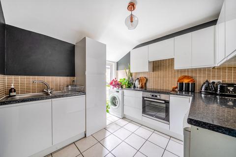 2 bedroom flat for sale, Fernwood Avenue, Streatham, London, SW16