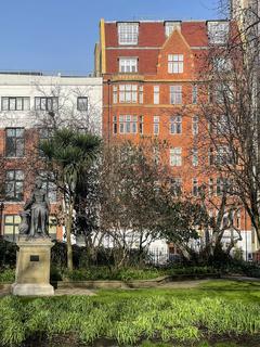 Studio to rent, Queens Square, Bloomsbury, London, WC1N