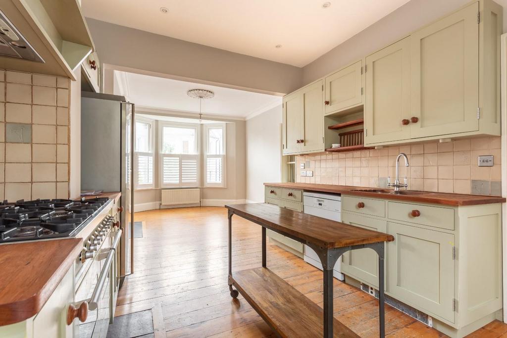 Kitchen (1).jpg