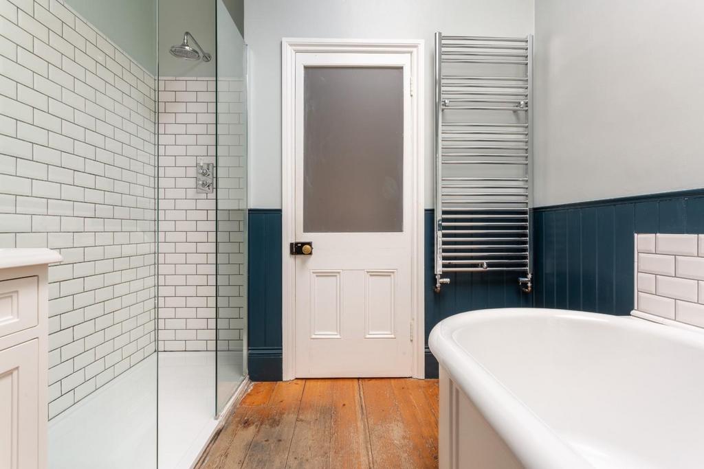 Bathroom (1).jpg