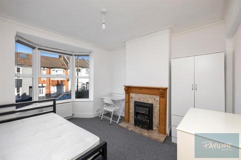 1 bedroom in a house share to rent, Ewhurst Road