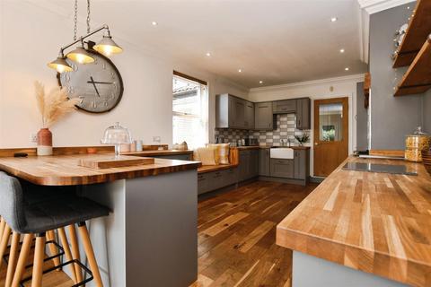 4 bedroom semi-detached house for sale, Holderness Road, Hull