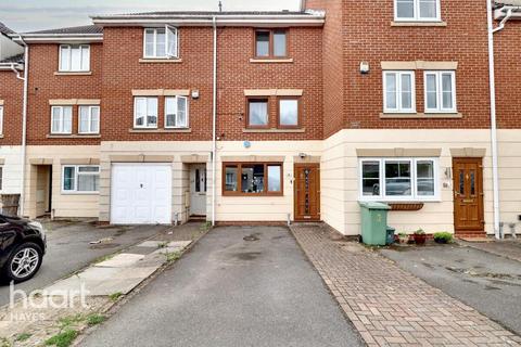 4 Rose Park Close, Hayes, UB4 9AT