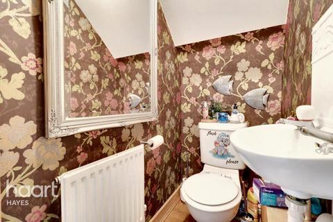 4 Rose Park Close, Hayes, UB4 9AT