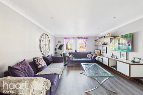 4 Rose Park Close, Hayes, UB4 9AT