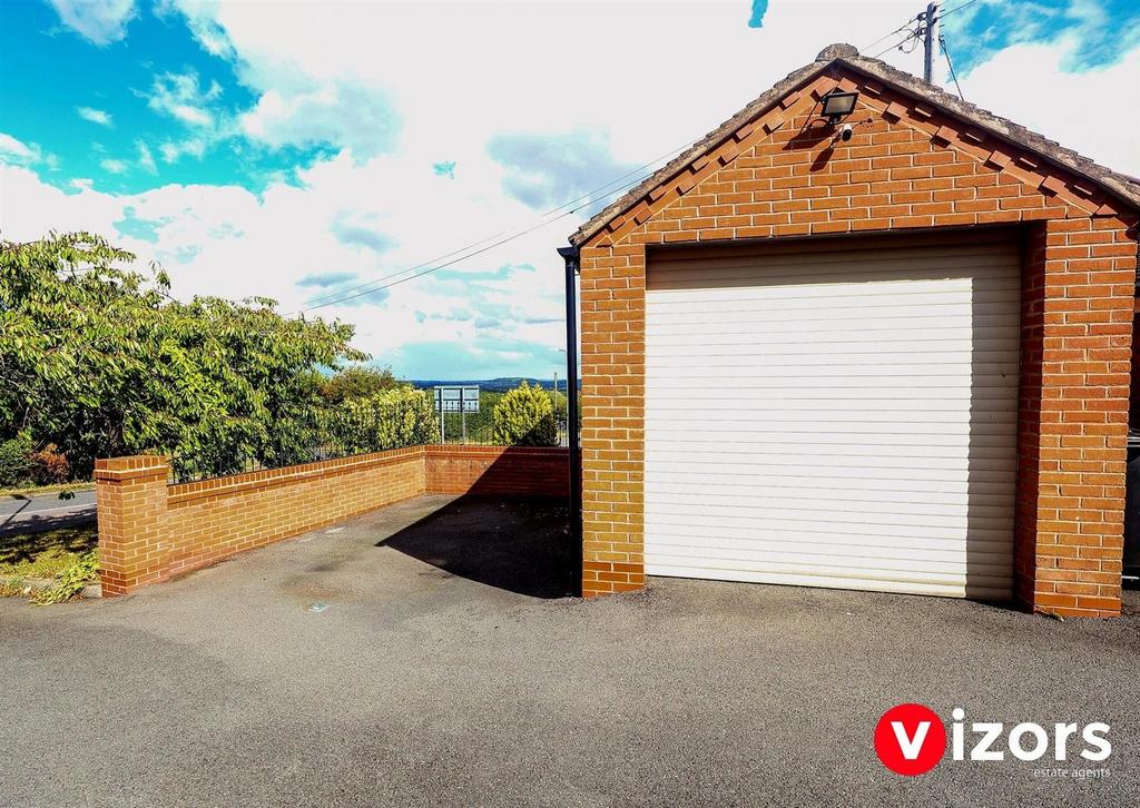 Garage & parking