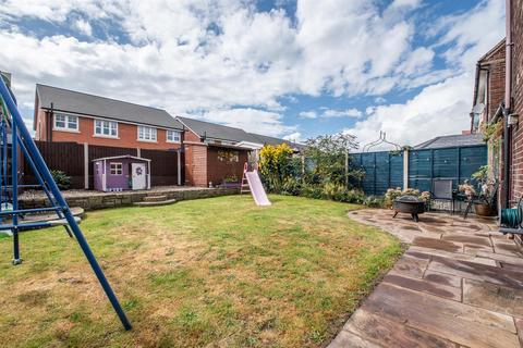 8 Larch Avenue, Chorley, PR6 0JL