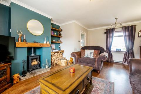 8 Larch Avenue, Chorley, PR6 0JL