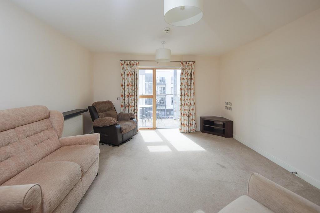 150 Queensway Court -7.jpg