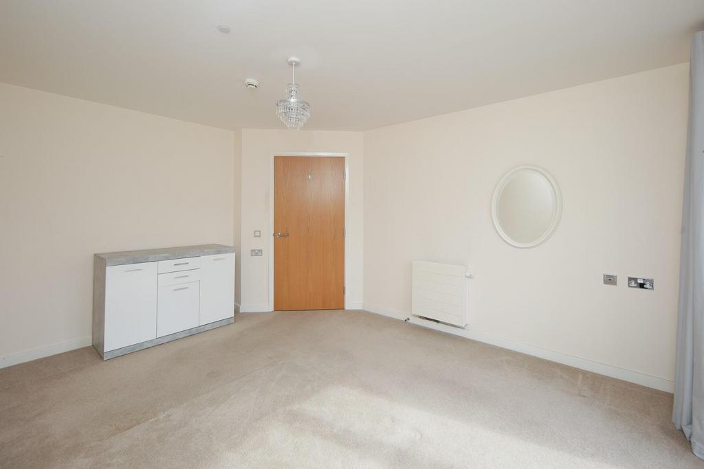 150 Queensway Court -3.jpg