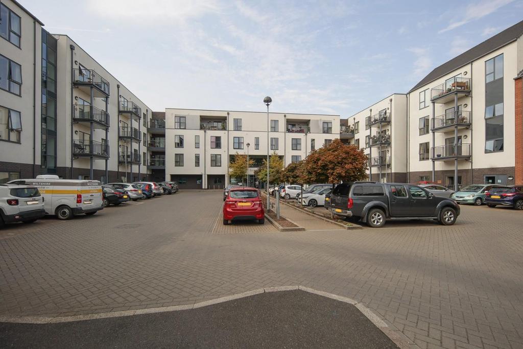 150 Queensway Court -24.jpg