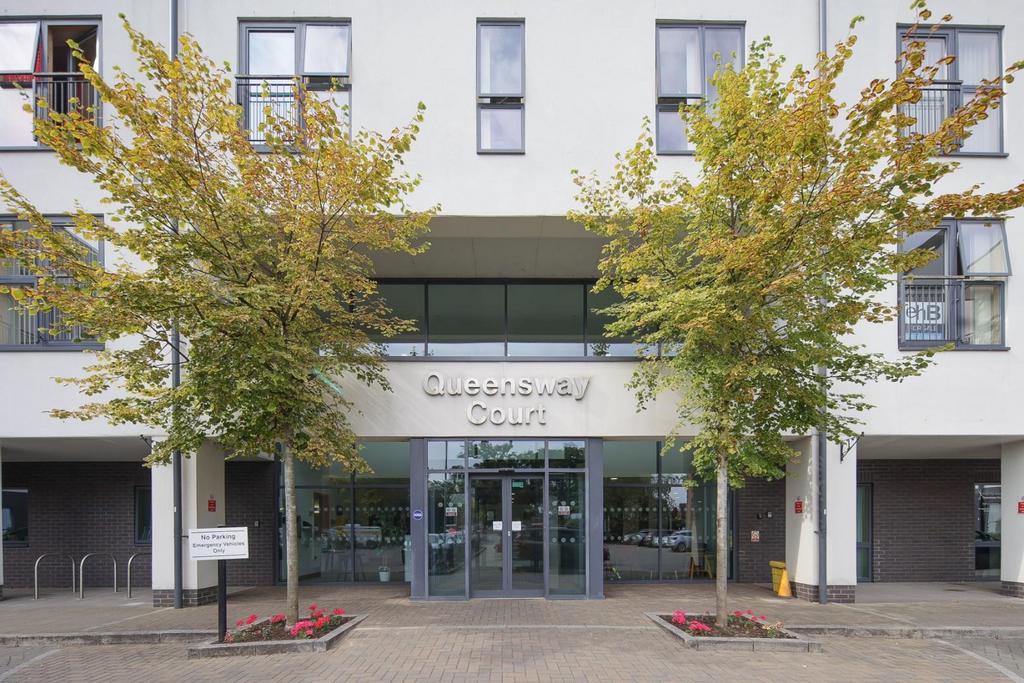 150 Queensway Court -23.jpg