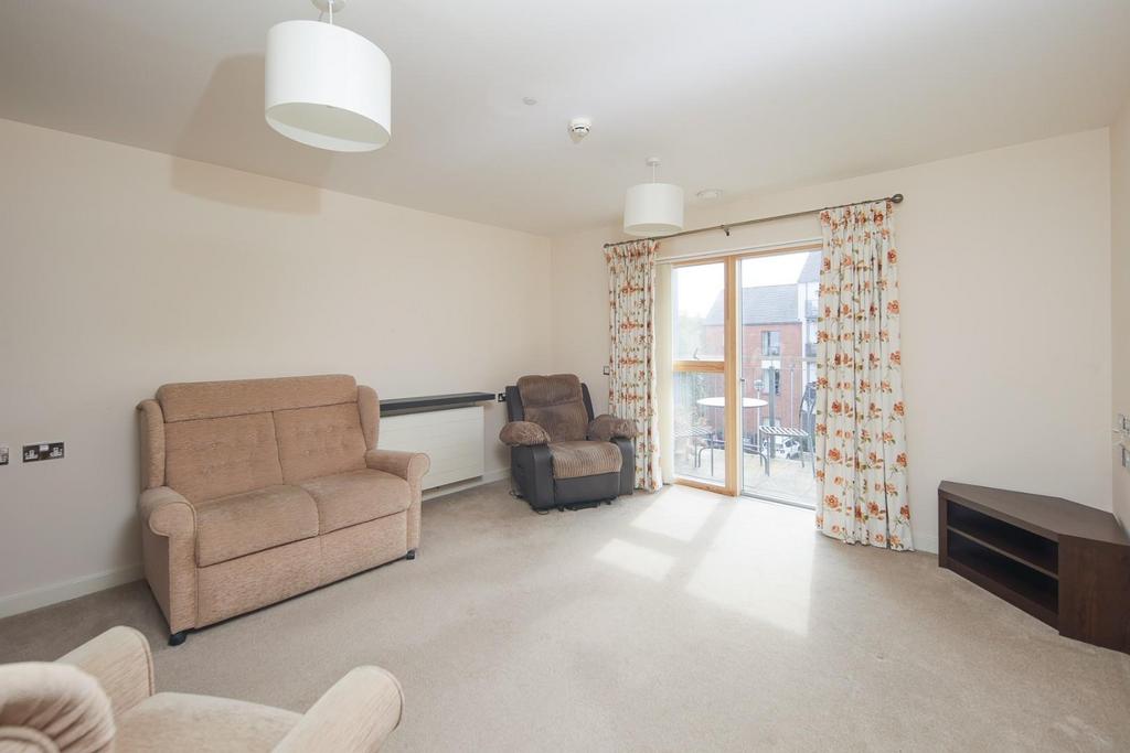 150 Queensway Court -6.jpg