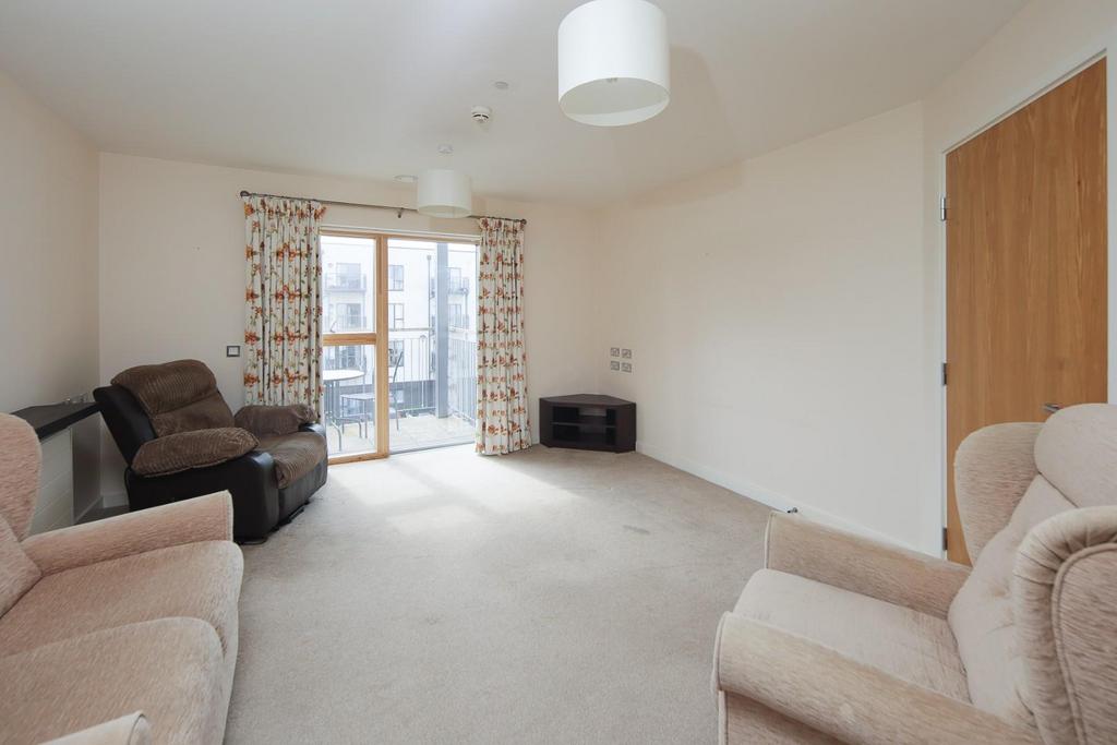 150 Queensway Court -8.jpg
