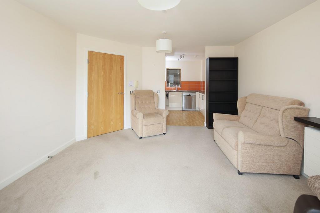150 Queensway Court -10.jpg