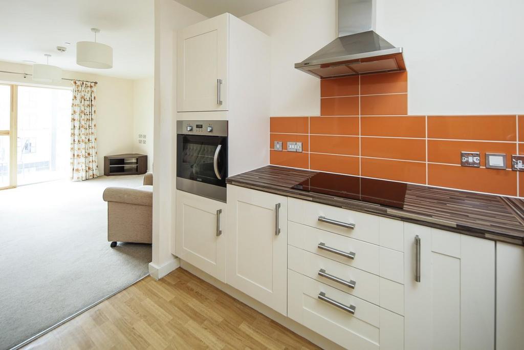 150 Queensway Court -14.jpg