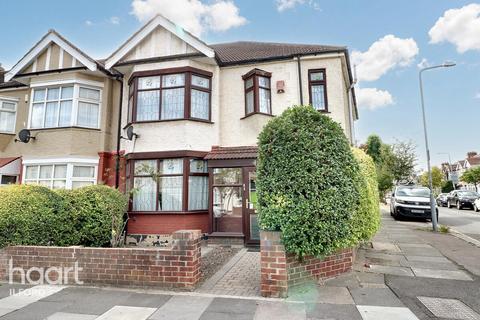 4 bedroom end of terrace house for sale, Brook Road, Ilford