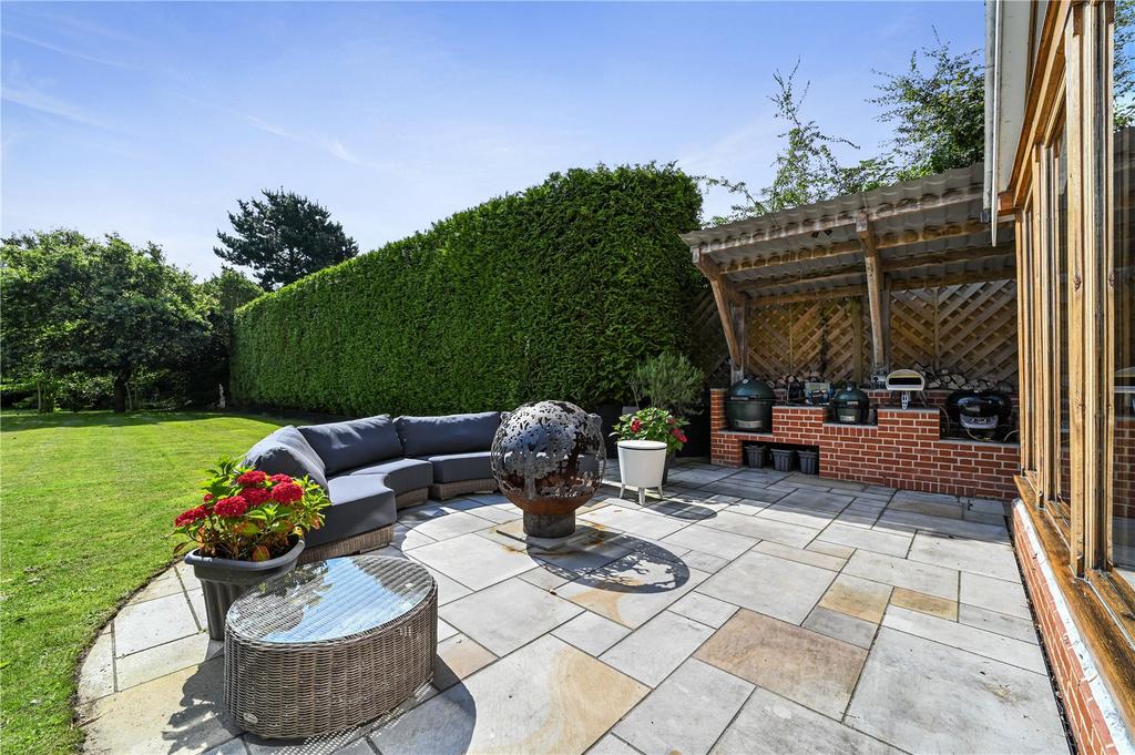 Outdoor Kitchen