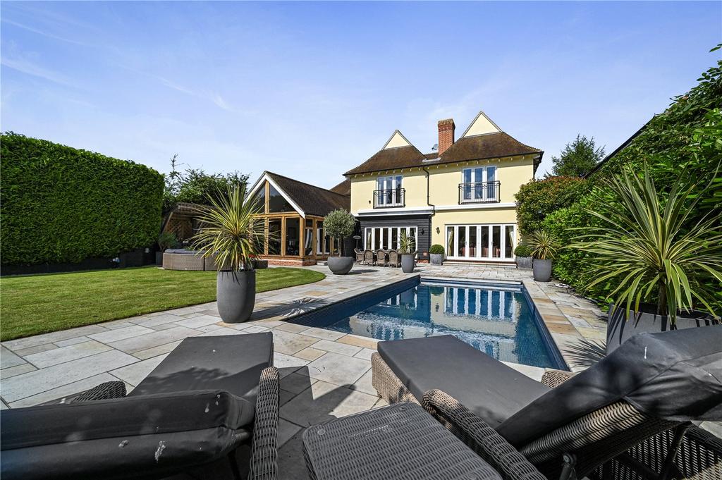6 bedroom detached house for sale