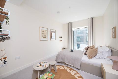 3 bedroom flat for sale, Riverscape, Royal Docks E16