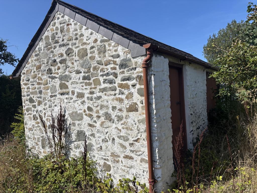 Stone and Slate Calf/Heifer Shed