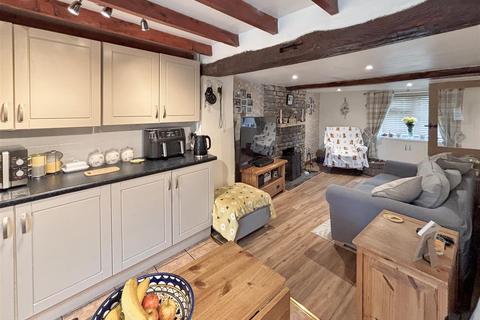 3 bedroom cottage for sale, Southam Street, Kineton