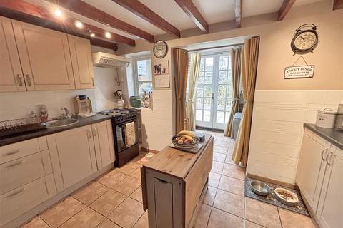 3 bedroom cottage for sale, Southam Street, Kineton