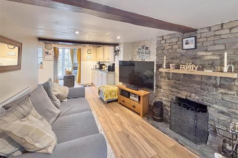 3 bedroom cottage for sale, Southam Street, Kineton
