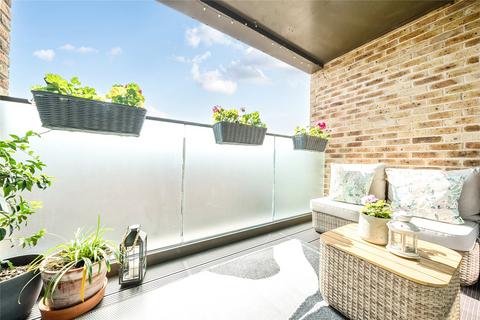 2 bedroom flat for sale, Spitfire Chase, Walton On Thames, Surrey, KT12