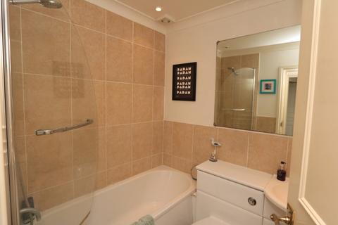 2 bedroom flat to rent, Kingsdowne Road, Surbiton KT6