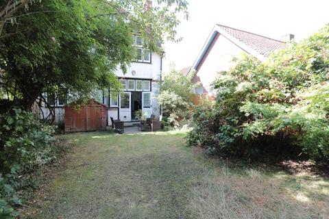 2 bedroom flat to rent, Kingsdowne Road, Surbiton KT6