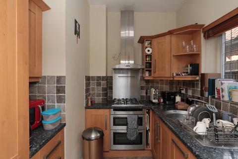 2 bedroom flat to rent, Kingsdowne Road, Surbiton KT6