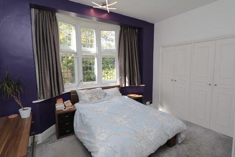 2 bedroom flat to rent, Kingsdowne Road, Surbiton KT6