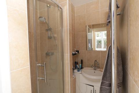 2 bedroom flat to rent, Kingsdowne Road, Surbiton KT6