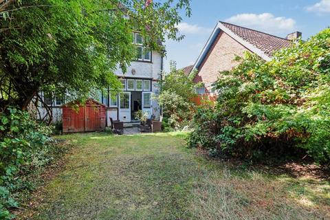 undefined, Kingsdowne Road, Surbiton KT6