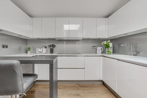 3 bedroom apartment to rent, Harley Street, London, W1G