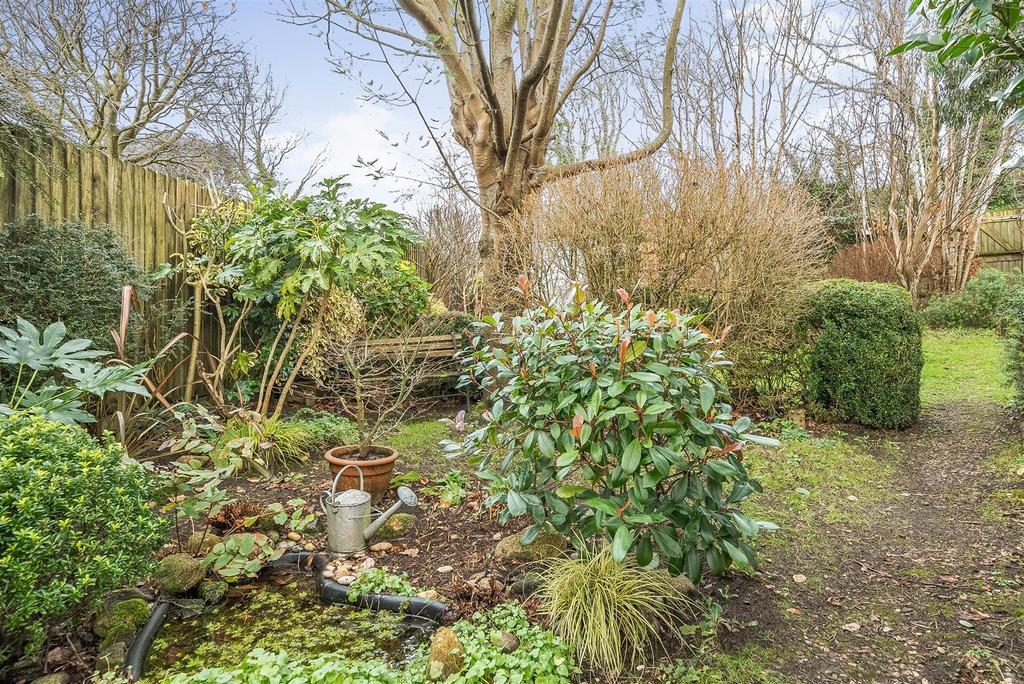 Henlake Garden.jpg