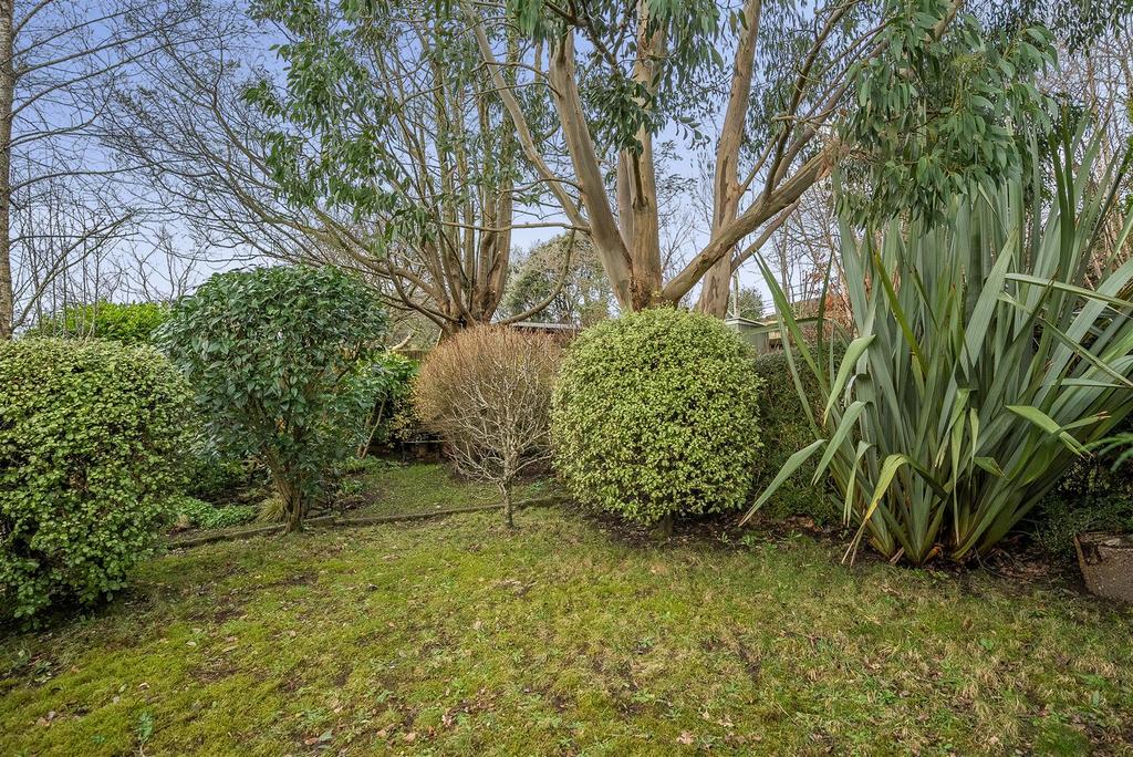 Henlake Garden.jpg