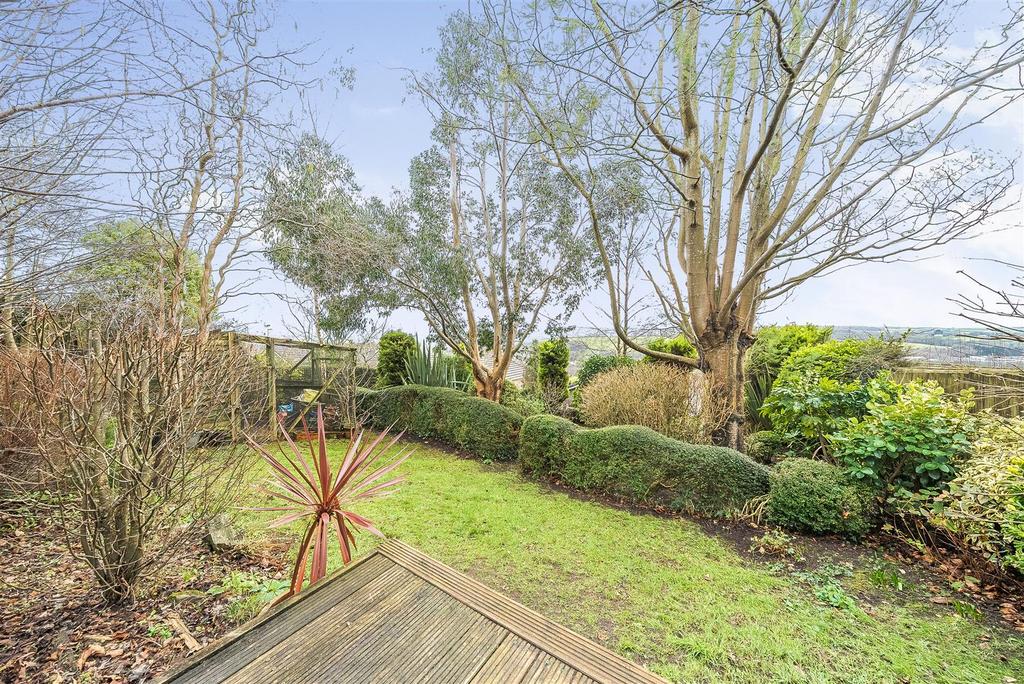 Henlake Gardens.jpg