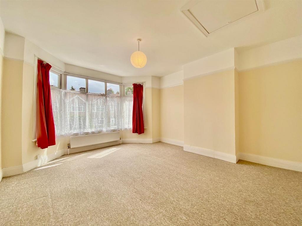 Bedroom 1.jpg