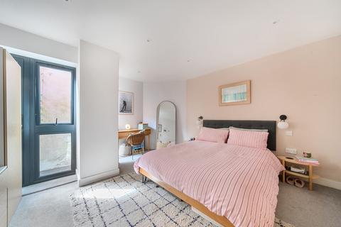 undefined, Kinsale Road, London