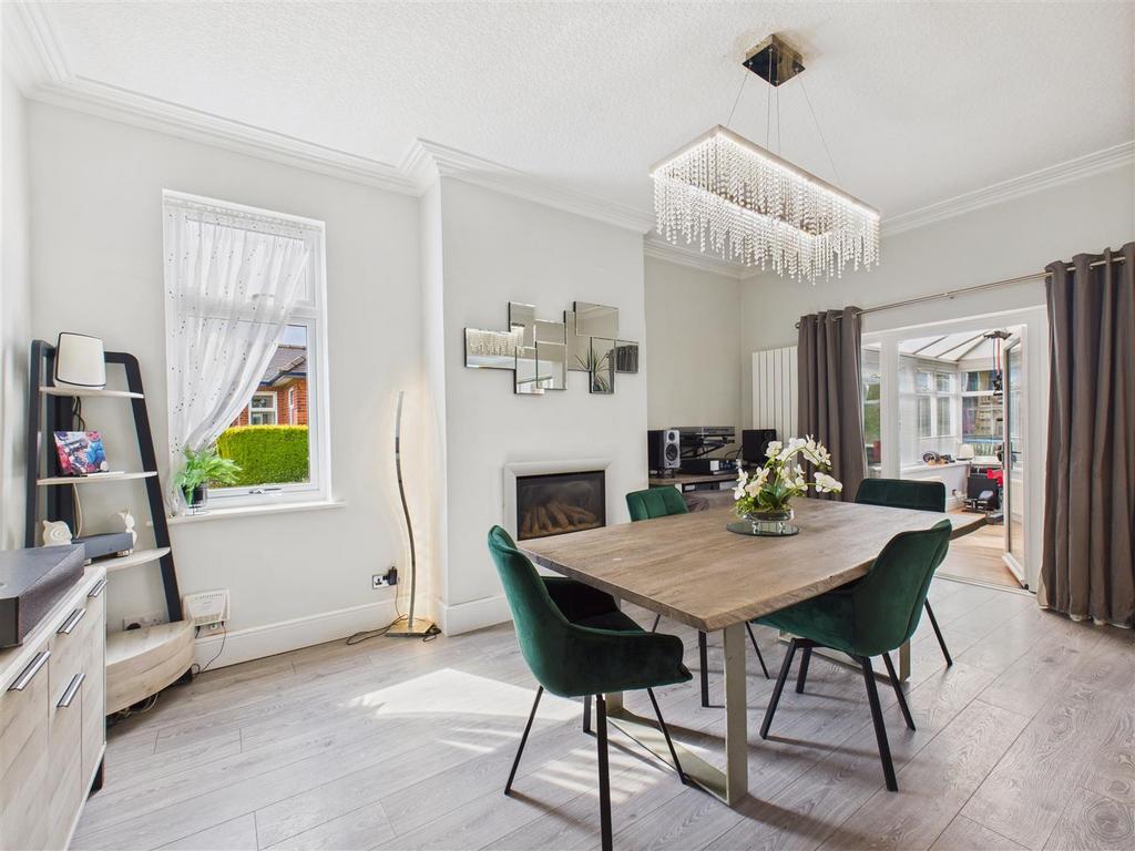 Living/Dining Area