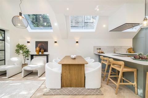 2 bedroom flat for sale, Goodwin Road, London W12