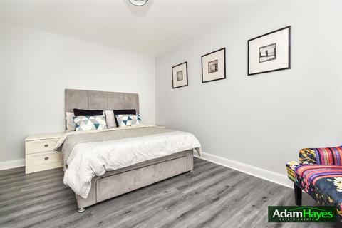 1, Deepdene Torrington Park, London, N12 9PL