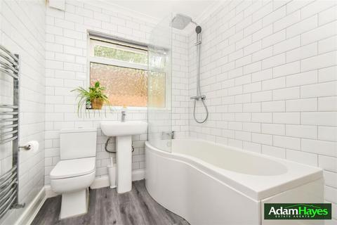 1, Deepdene Torrington Park, London, N12 9PL