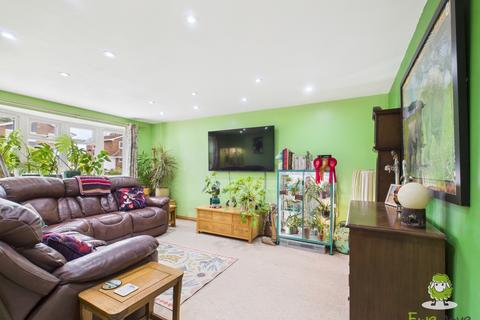 44 Lavender Road, Basingstoke, RG22 5NL