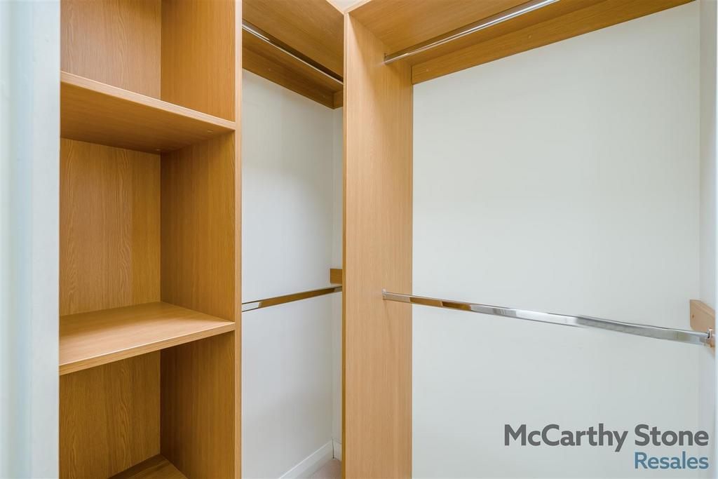 8658031-interior10.jpg
