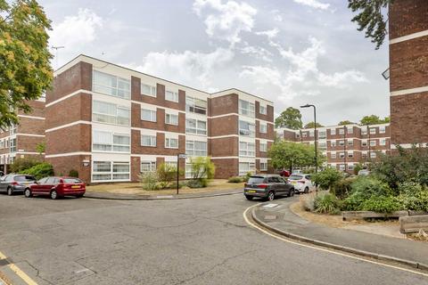 2 bedroom flat for sale, Oak Tree Close, London W5