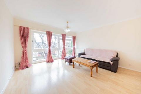 2 bedroom flat for sale, Oak Tree Close, London W5