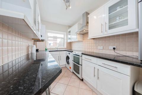 2 bedroom flat for sale, Oak Tree Close, London W5